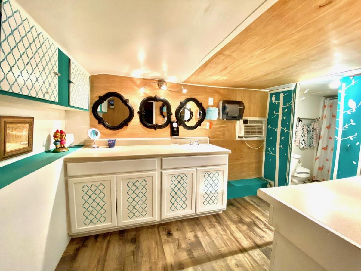 Lone Star Glamp Inn Warrenton Экстерьер фото