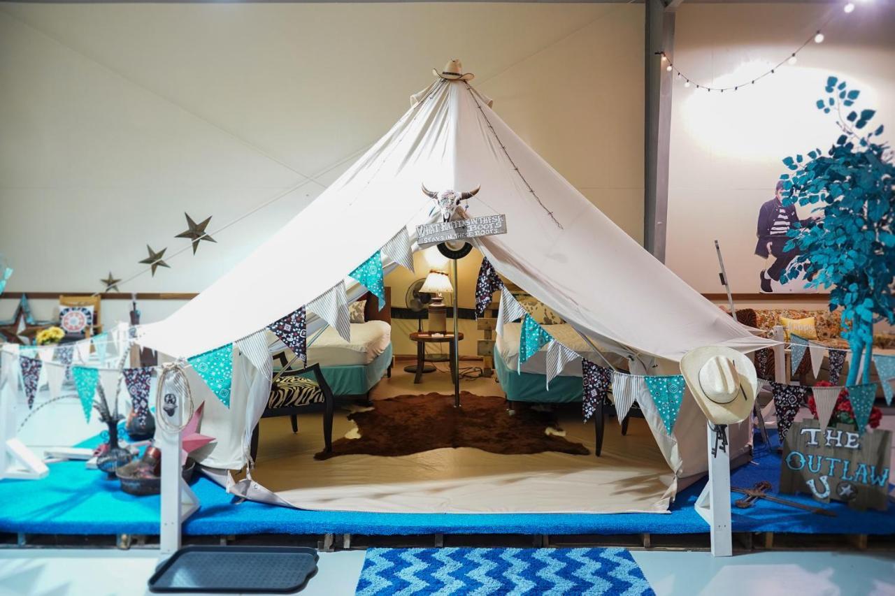 Lone Star Glamp Inn Warrenton Экстерьер фото
