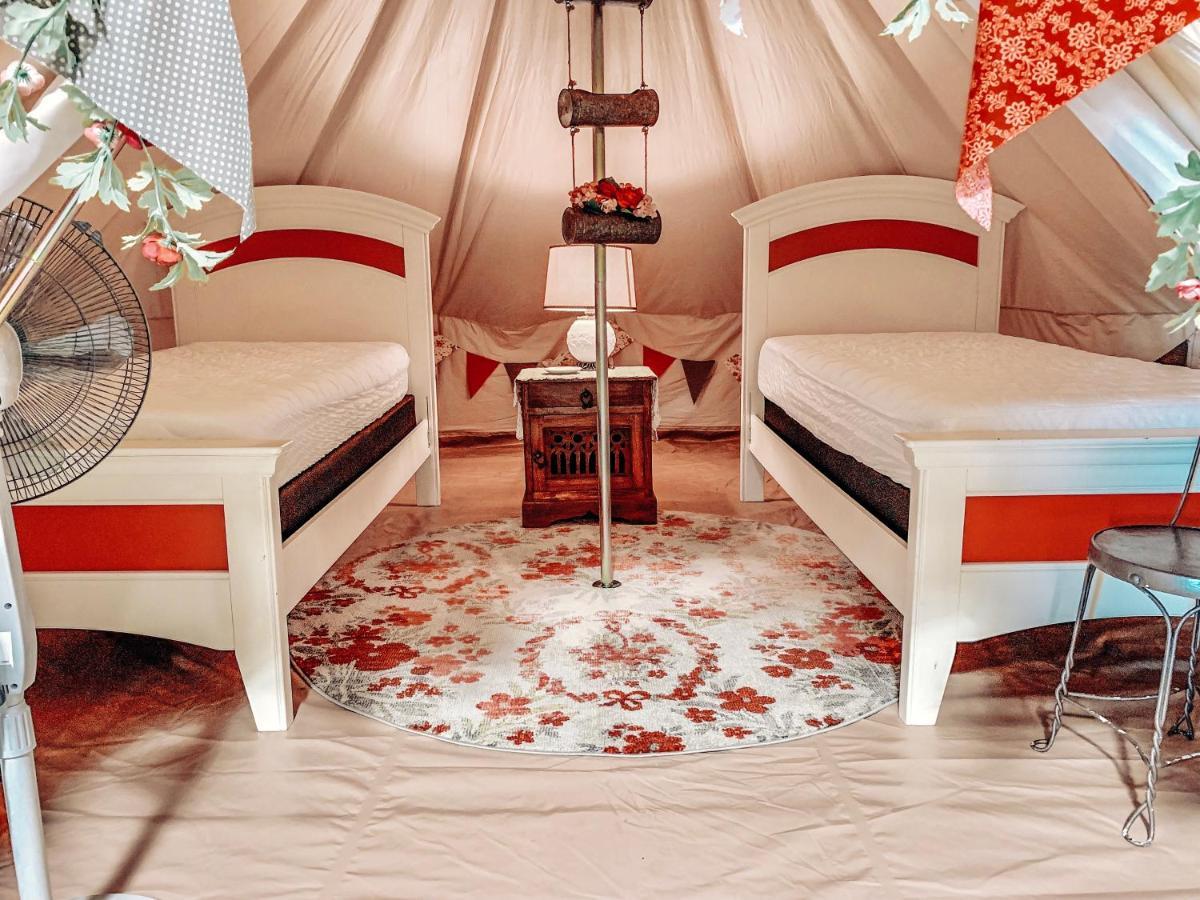 Lone Star Glamp Inn Warrenton Экстерьер фото
