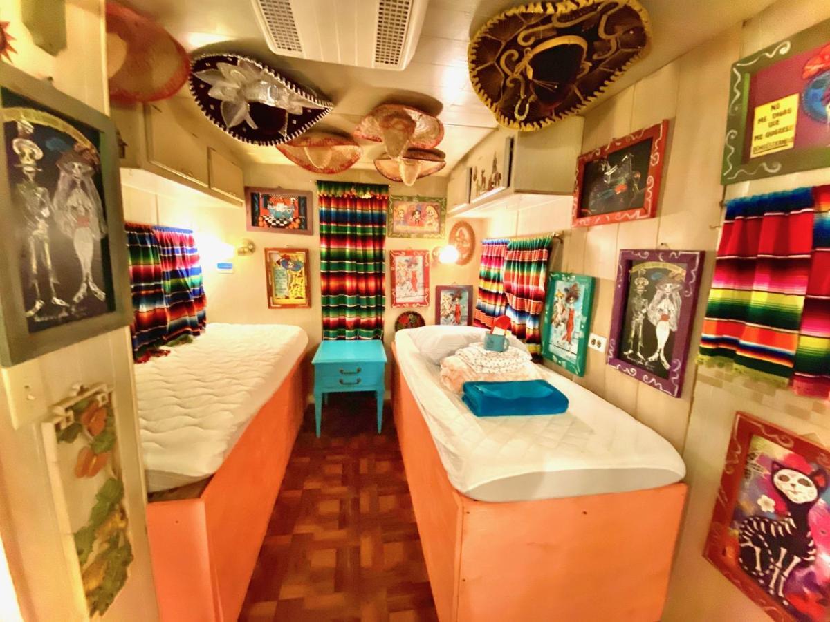 Lone Star Glamp Inn Warrenton Экстерьер фото