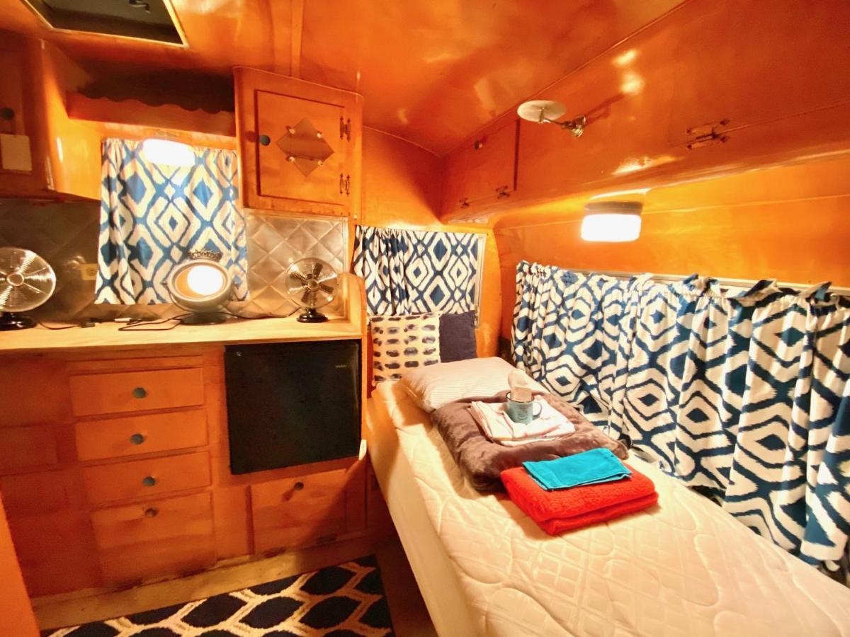 Lone Star Glamp Inn Warrenton Экстерьер фото